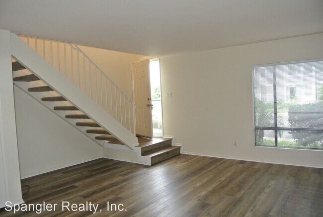 Building Photo - 2 br, 1.5 bath House - 6962 Carnation Drive