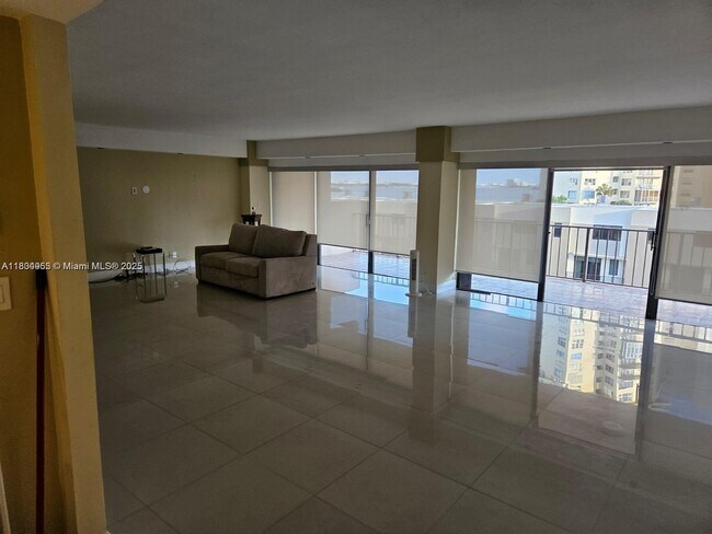 Foto del edificio - 1800 NE 114th St