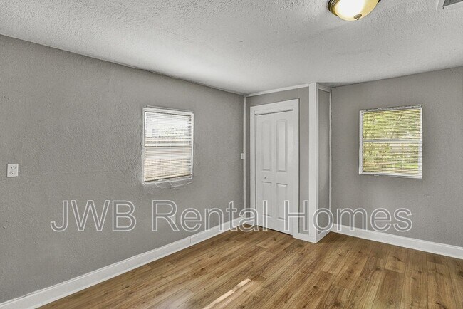 Foto del edificio - 1230 E 14th St