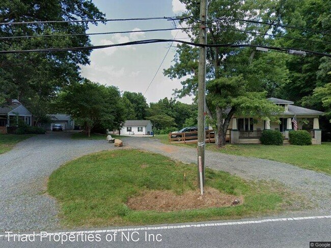 Building Photo - 3 br, 2 bath House - 641 Oak Summit Rd,