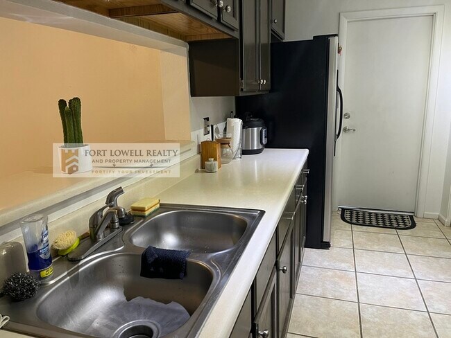 Foto del edificio - 3 bed 2 bath with washer/dryer