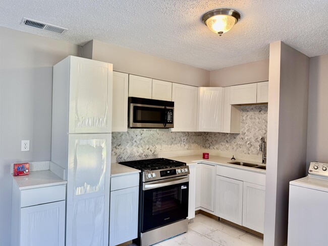 Foto del edificio - 2215 Henrietta Rd