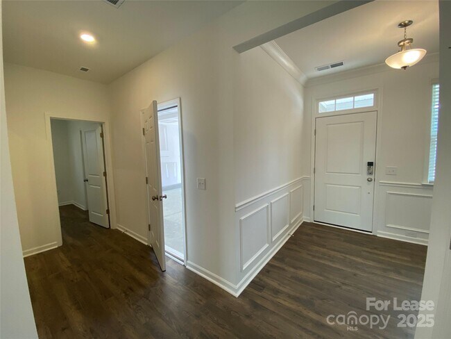 Foto del edificio - 14048 Lake Home Ln