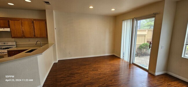 Foto del edificio - SCRIPPS RANCH - Ivy Hill - Nice 3 Bedroom / 2.5 Bath Townhouse.  AVAILABLE 08/17/2026.