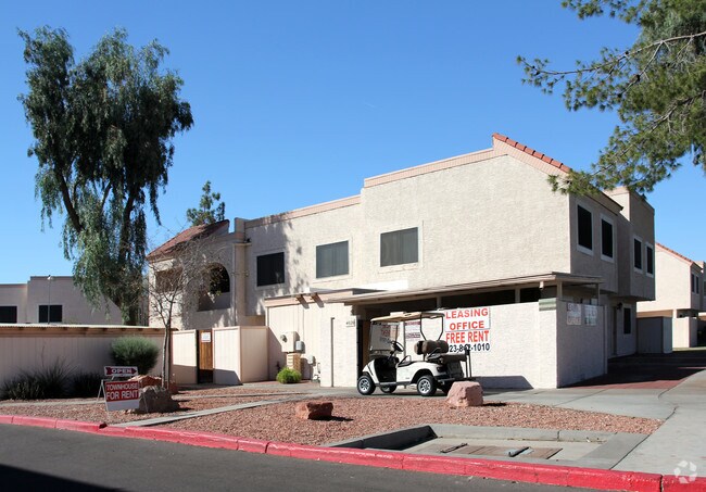Building Photo - Por Hallcraft Villas West