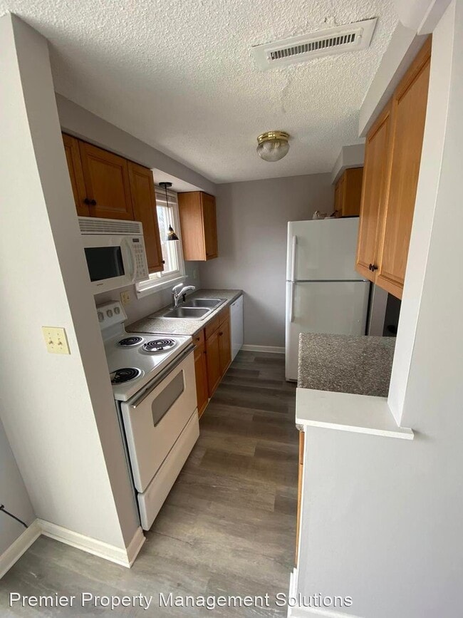 Building Photo - 2 br, 1.5 bath House - 89 Parkview Court