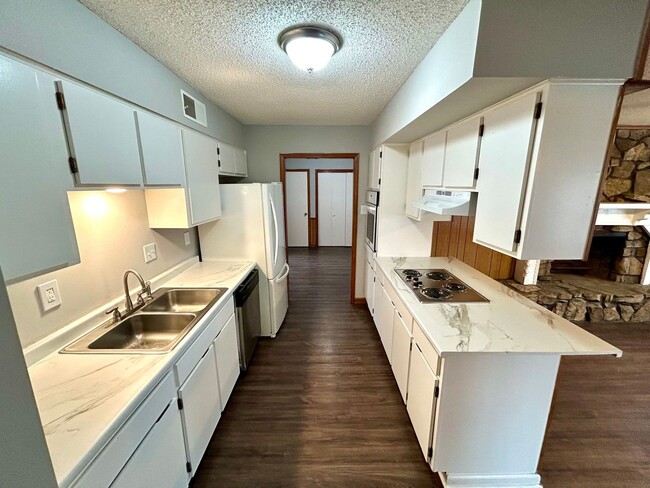 Building Photo - 5315 Yale Rd