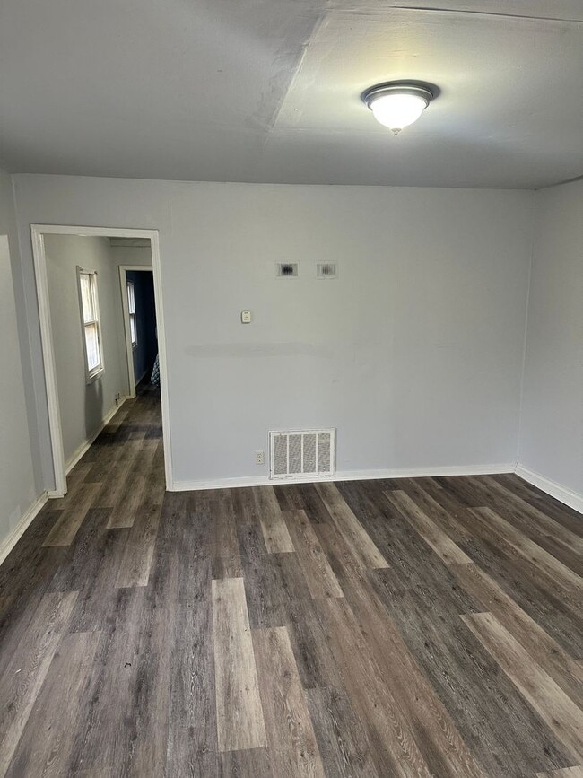 Building Photo - Nice single bedroom apartment close to dow...