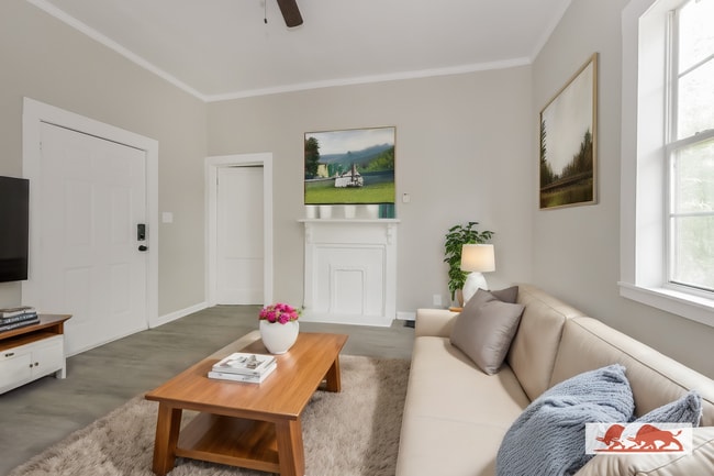 Building Photo - Charming Home in Quiet Griffin Neighborhood – For Rent