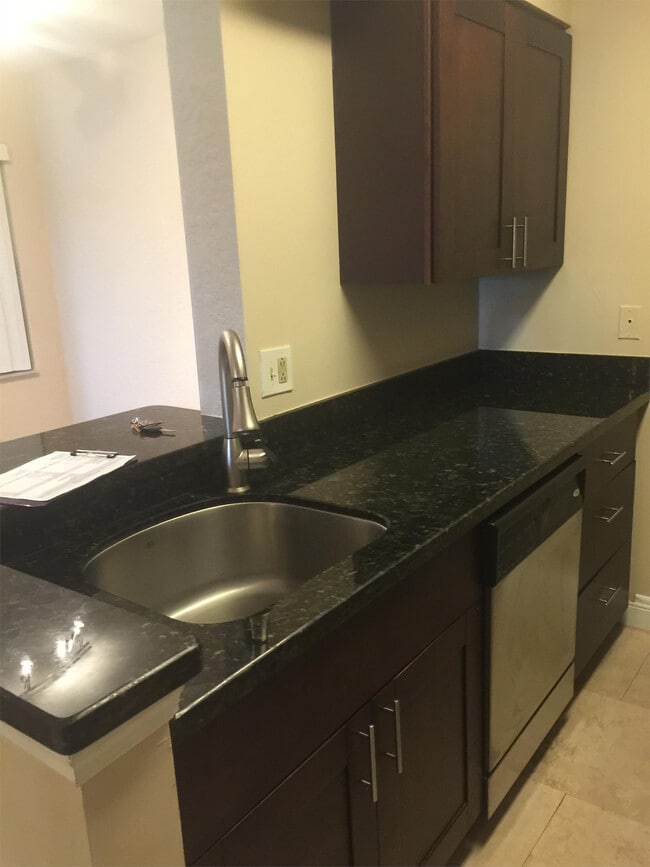 Foto del edificio - 2831 N Oakland Forest Dr