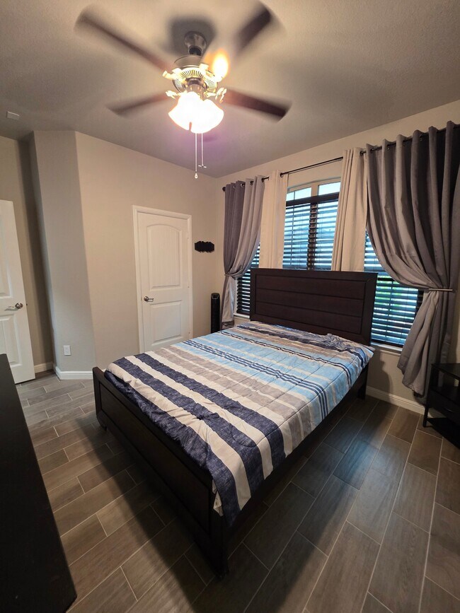 Foto del edificio - 9136 Grovehurst Rd