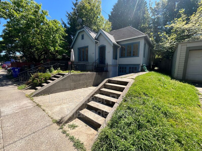 Primary Photo - 2138 SE Belmont St