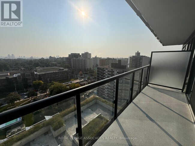 Photo du bâtiment - 127 Broadway Ave