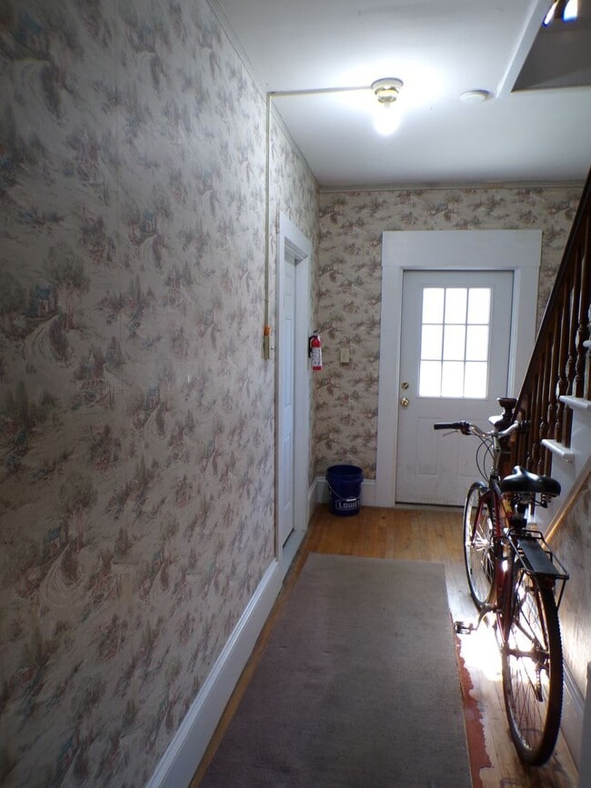 Building Photo - 38 Pine St