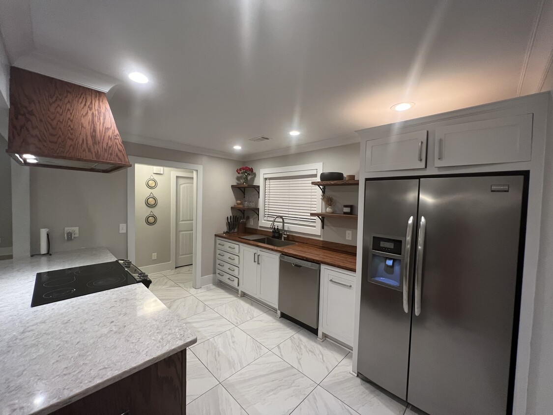 Primary Photo - 40 Oak Forest Dr