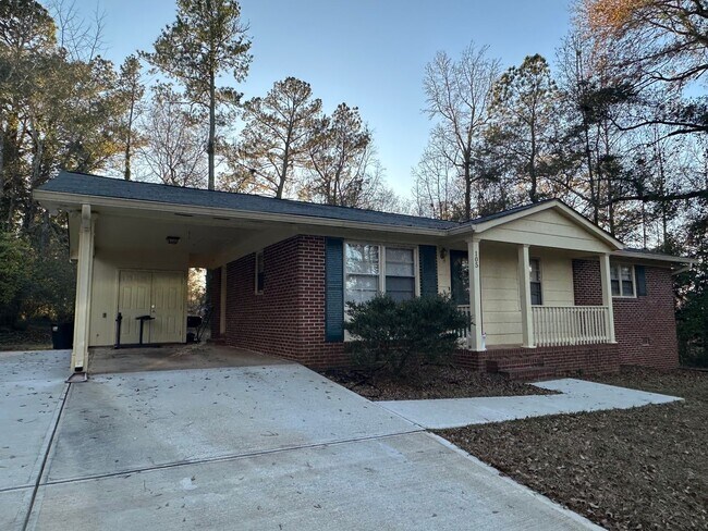 Foto del edificio - 105 Cedar Dr