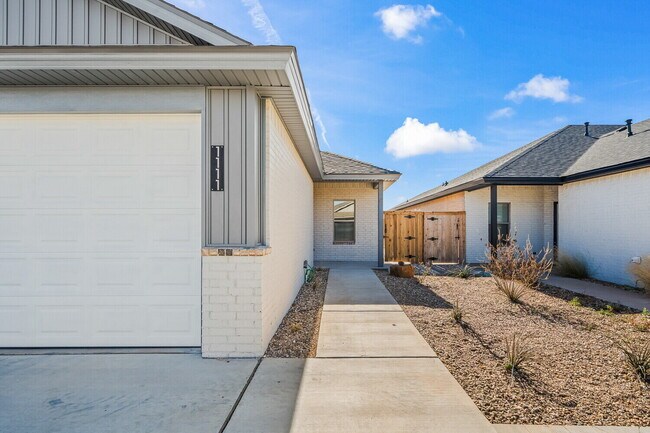 Building Photo - New Construction in Iron Horse!