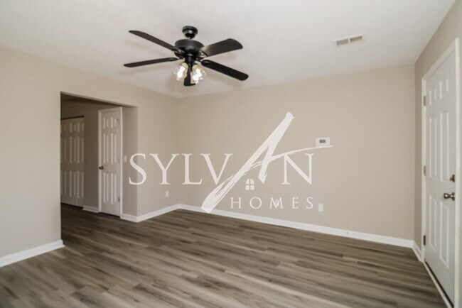 Building Photo - Lease today! No extra charge for contentme...