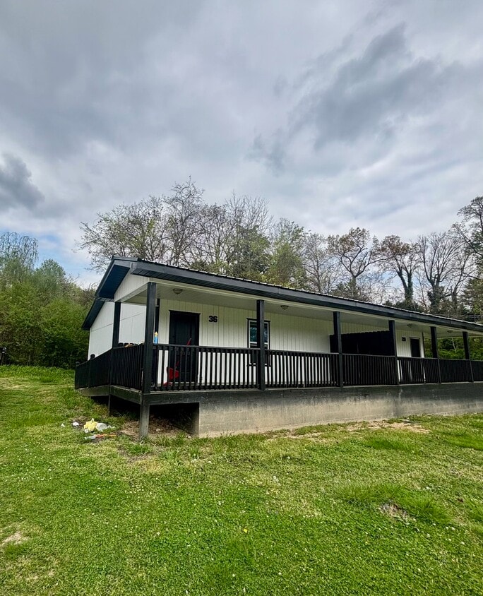 36 Braxton - 36 Braxton