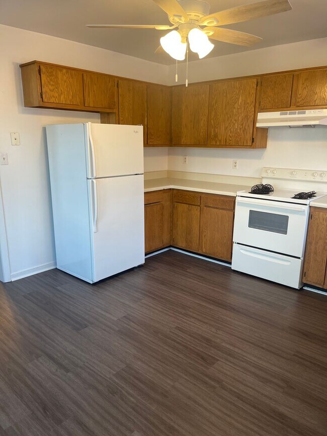 Building Photo - Adorable 3bdrm/2 bath House Conveniently L...