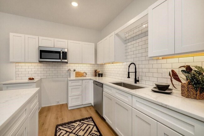 Foto del edificio - 6501 Hickman Rd