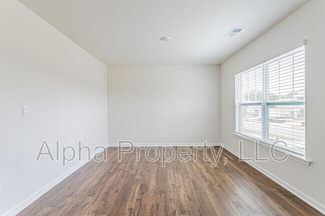 Foto del edificio - 807 Wolverine Ln