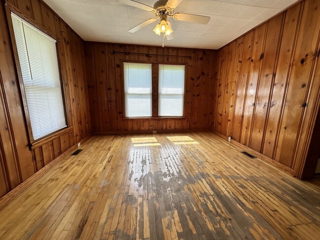 Building Photo - 3833 Lonas Dr