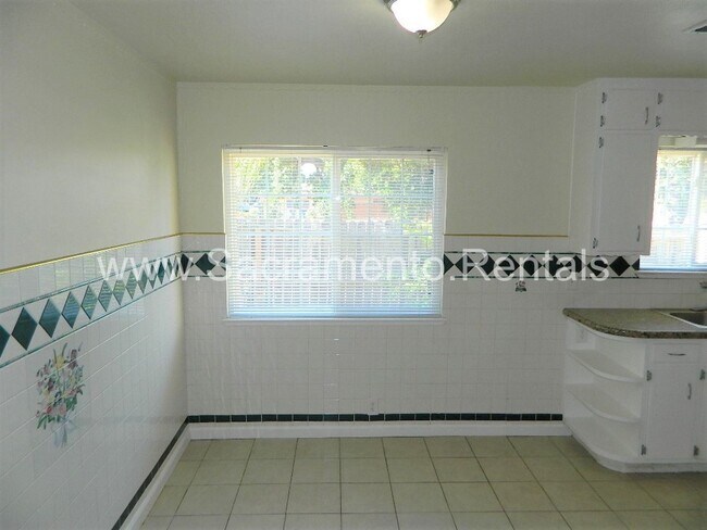 Foto del edificio - 3 br, 2 bath House - 6112 Hermosa Street