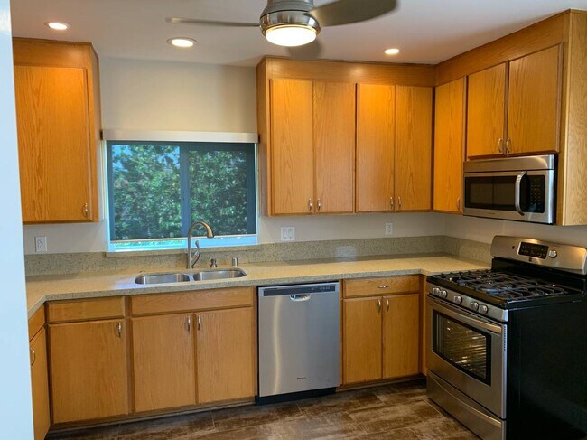 Cocina - 1351 Prospect Ave