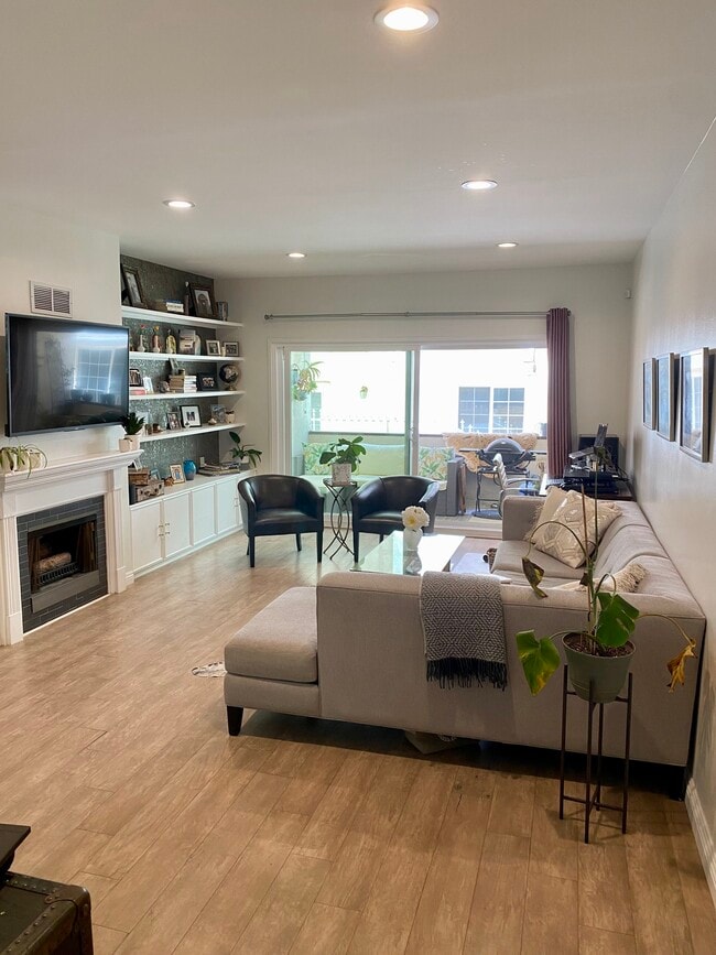 Living Room - 11820 Mayfield Ave
