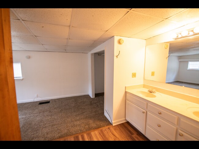 Building Photo - 35 Barham Loop