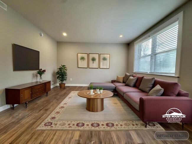 Foto del edificio - Beautifully Renovated Apartment Near VT and Downtown