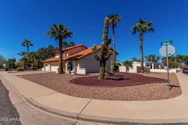 Foto del edificio - 10090 E Becker Ln
