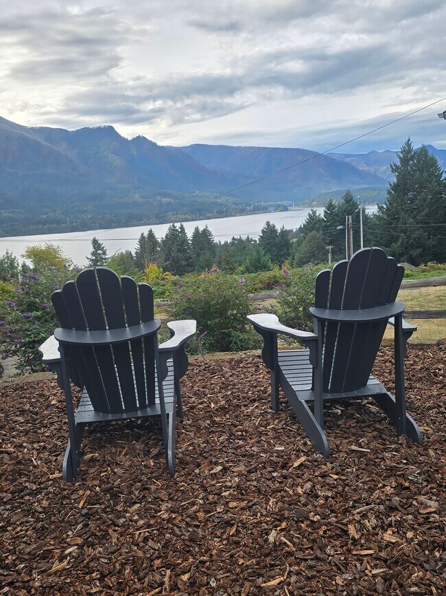 Foto del edificio - 320 NE Wisteria Way