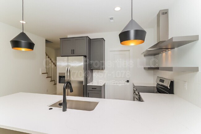 Foto del edificio - 422 Sylvania Ave