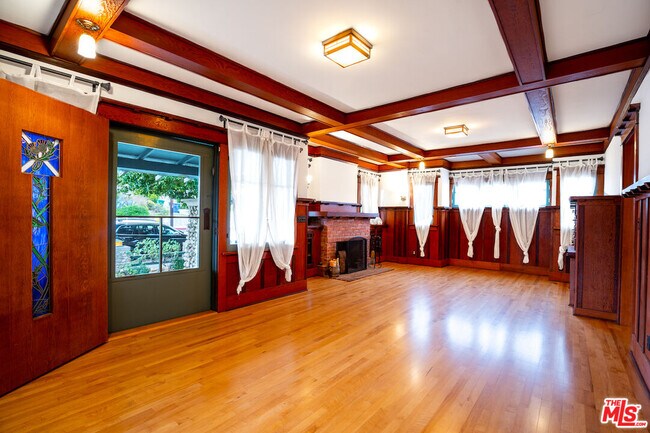 Foto del edificio - 2544 3rd St