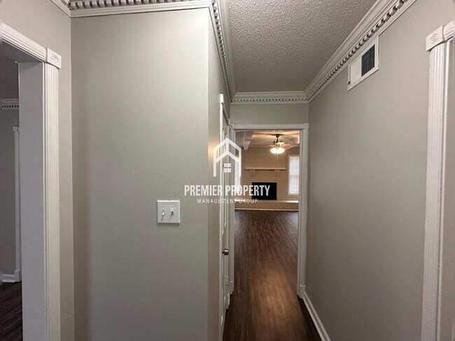 Building Photo - 3505 Fox Hunt Dr