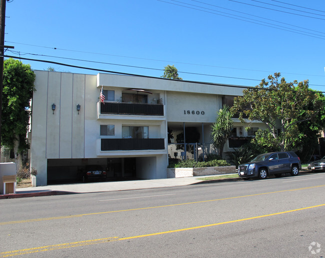 Foto del edificio - 18600 Burbank Blvd