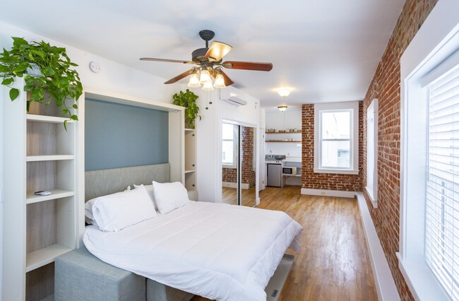 Building Photo - 1305 Ocean Front Walk Venice, CA 90291