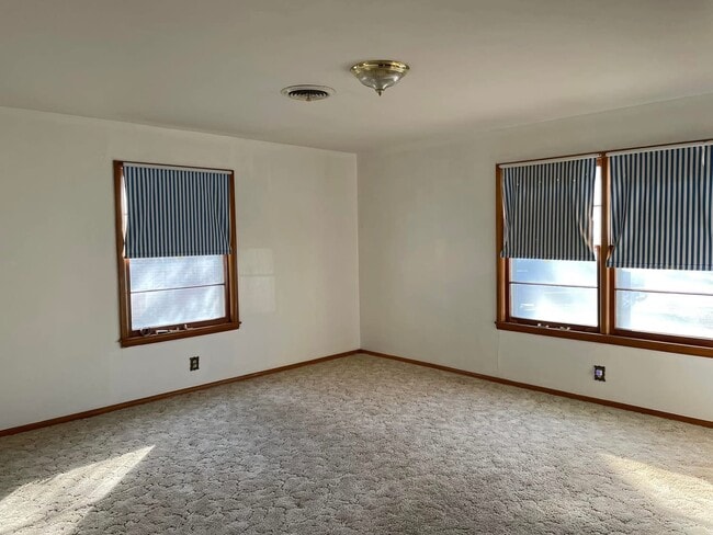Building Photo - 1117 Circle Dr