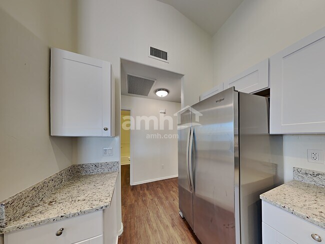 Foto del edificio - 7918 S Clarkson Ct
