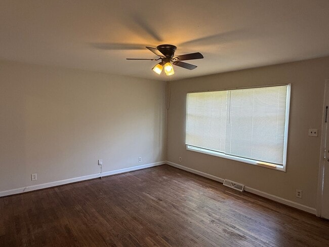Building Photo - 3721 Driftwood Dr