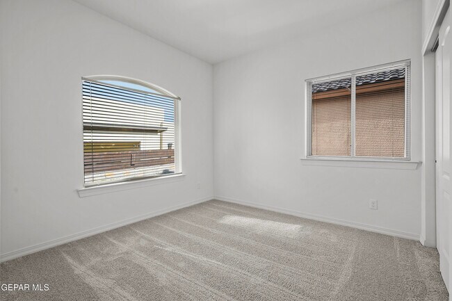 Building Photo - 604 Cedarwood Ave