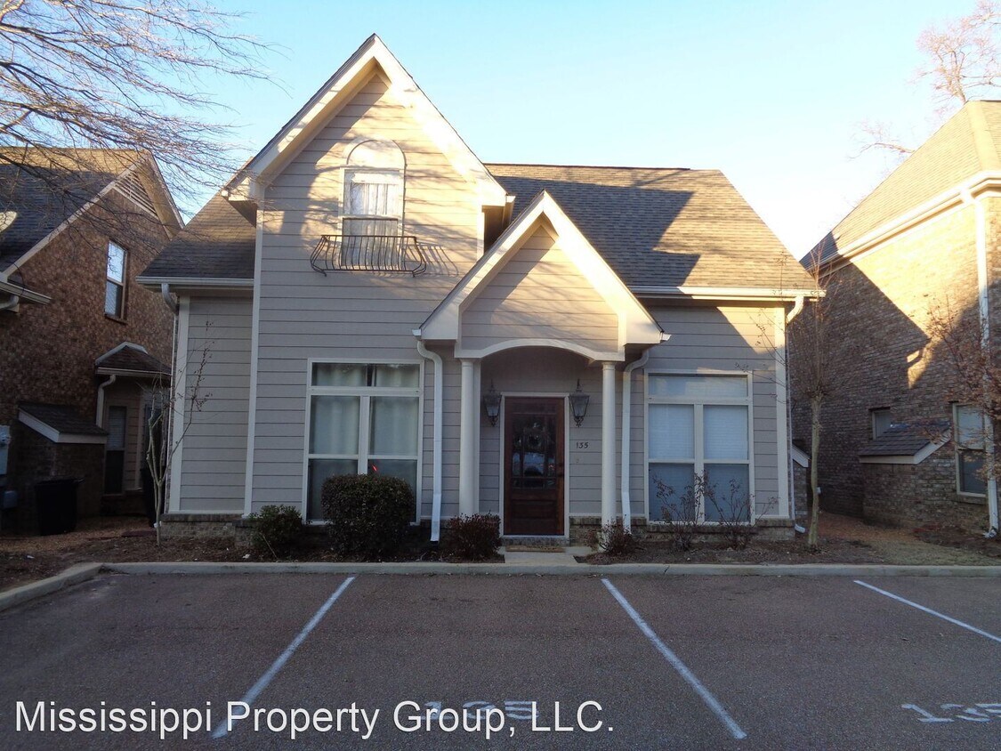 3 br, 3 bath House 135 Fallsgrove Drive House Rental in Oxford, MS