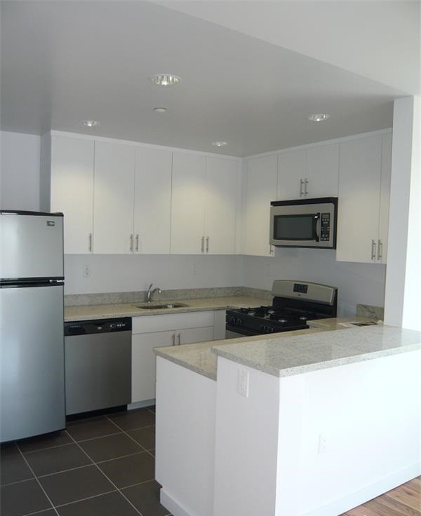 Building Photo - 1 bed in Doorman Building, No Fee