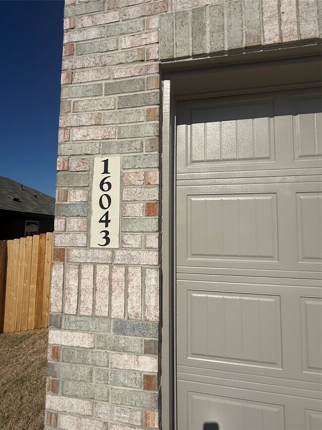 Foto del edificio - 16043 Tallis Dr