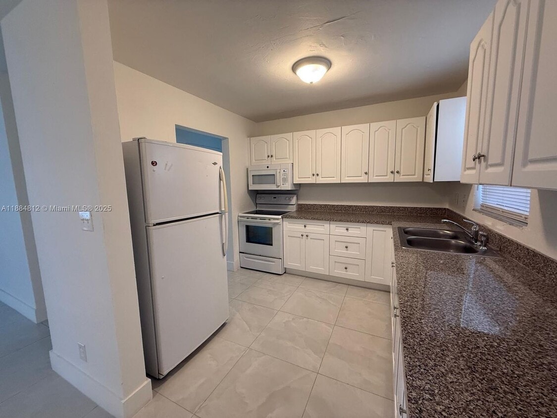 Foto principal - 3440 NW 4th St