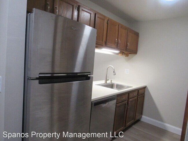 Building Photo - 2 br, 1 bath House - 5 Washington St.  Uni...