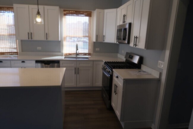 Building Photo - 3615 North Ravenswood Avenue Apt #1, South...