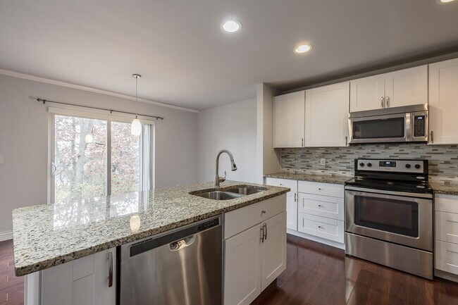 Foto del edificio - 324 Stratford Ln